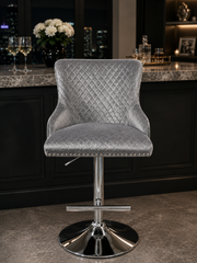 Lewis Bar Stool – Chesterfield Back & Lion Knocker – Chrome Base – 58 x 50 x 98cm
